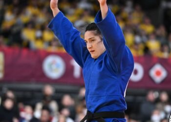 Mayra Aguiar conquista ouro no Grand Slam de Tóquio de judô