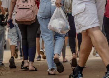População em situação de rua é tema de redação da reaplicação do Enem