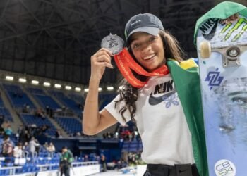 Rayssa Leal conquista prata no Mundial de skate street no Japão