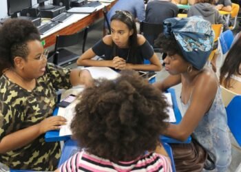 Estudantes da UFRJ poderão fazer cursos gratuitos em empresa chinesa