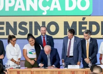 Ministro defende participação da sociedade para sucesso da educação