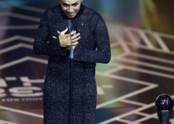 Com homenagem à rainha Marta, Fifa coroa melhores do mundo