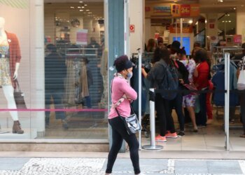 Confiança do empresário do comércio sobe 0,8% em janeiro, diz CNC