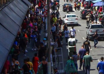 "É preciso procurar ajuda", diz especialista sobre superendividamento