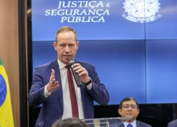 Governo faz acordo para proteger extração de ouro