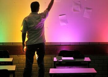 Lei garante a professores plano de carreira e jornada reduzida