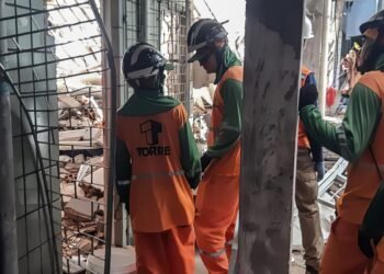 Prédio desaba e mata três pessoas em Aracaju