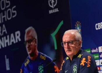 Seleção inspira o mundo e precisa voltar a vencer, diz Dorival Júnior