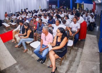 Alunos do Programa Jovem, Adulto e Qualificado recebem certificado de conclusão de curso  – Prefeitura Municipal de Candeias.