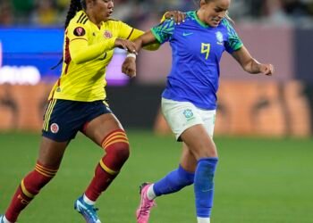Seleção feminina de futebol vence e se classifica na Copa Ouro