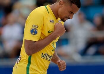Rodrigo e Adriele são escolhidos melhores do mundo no Beach Soccer