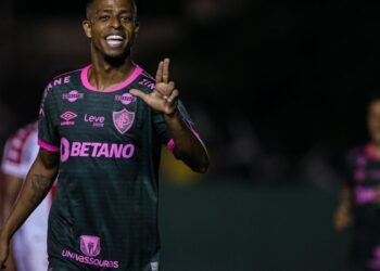 Fluminense tenta manter liderança do Carioca diante do Sampaio Corrêa