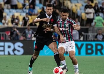 Fluminense e Vasco ficam no 0 a 0 em jogo com arbitragem confusa