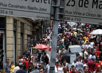 Governo adia por 3 meses portaria sobre trabalho aos feriados