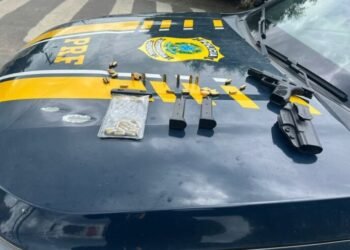 Médico é flagrado com pistola na cintura em direção perigosa na Bahia