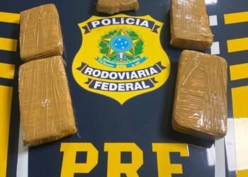 Mulher é presa por tráfico de drogas em ônibus na Bahia