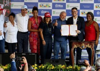 Educação é o caminho para transformação da favela, diz líder do Alemão