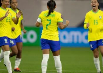 Invicta na Copa Ouro, seleção feminina fecha 1ª fase com goleada 