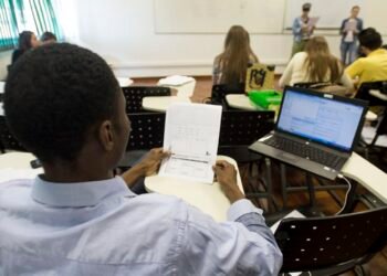 Começa prazo para complementar inscrição adiada no Fies