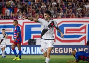 Vasco supera Marcílio Dias por 3 a 1 para avançar na Copa do Brasil