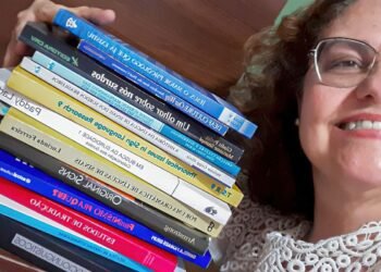 Pesquisadora surda defende tese de doutorado em libras na UFRJ