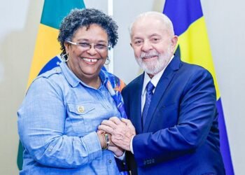 Lula e Mia Mottley discutem mudança climática em reunião na Guiana