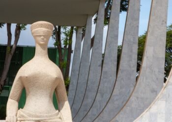 Gilmar Mendes vota por ampliar alcance de foro privilegiado no STF