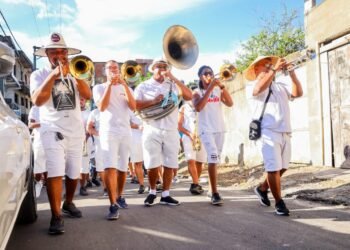 Moradores do Santo Antônio comemoram pavimentação de ruas com festa e caminhada – Prefeitura Municipal de Candeias.