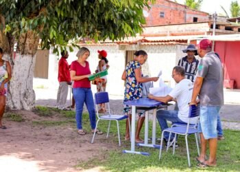 Em etapa da regularização fundiária, moradores de Menino Jesus são cadastrados no Programa “A Casa é Sua”