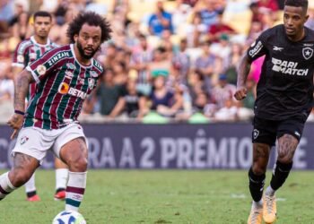 Botafogo faz clássico com Fluminense para buscar classificação
