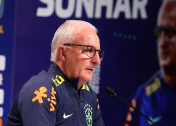 Dorival convoca Léo Jardim, Fabrício Bruno e Galeno para seleção