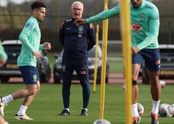 Jogo com a Inglaterra marca início da era Dorival Júnior na seleção