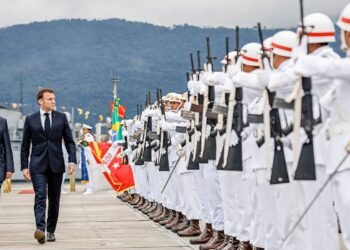Lula e Macron lançam 3º submarino de parceria entre Brasil e França
