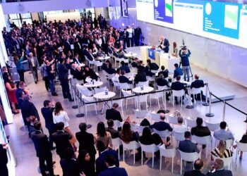 Leilão concede empreendimentos de transmissão de energia em 14 estados