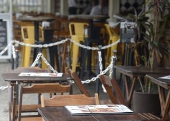 Número de bares e restaurantes com prejuízo em janeiro aumenta 60%