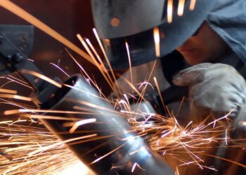 Produção da indústria cai 1,6% de dezembro para janeiro