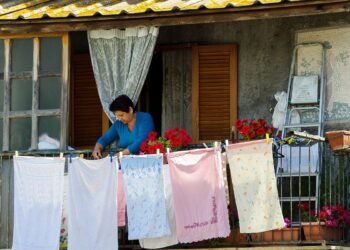 Empreendedoras gastam 3 vezes mais tempo que homem em serviços de casa