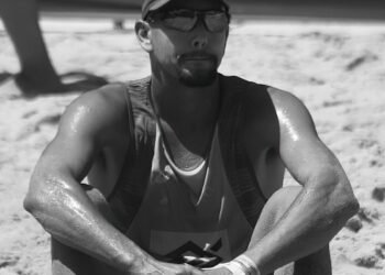 Atleta de vôlei de praia denuncia ataques homofóbicos durante jogo