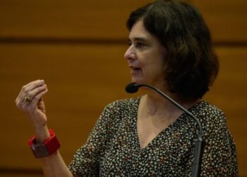 Ministra da Saúde conversa com gestores de hospitais federais do Rio