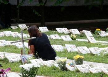 Cemitérios de São Paulo cobram taxas para exumar e reenterrar corpos