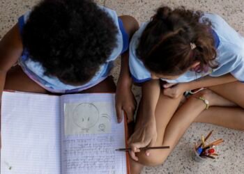 Brancos estudam, em média, 10,8 anos; negros, 9,2 anos