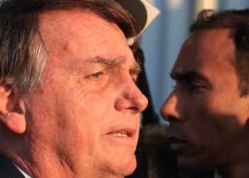 Bolsonaro diz ao STF que seria “ilógico” pedir asilo a embaixador