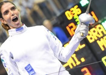 Nahalie Moellhausen carimba 1ª vaga da esgrima do Brasil em Paris 2024