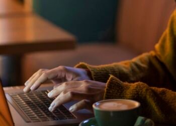 Pesquisa aponta redução de ataques a jornalistas em 2023