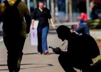 Um em cinco jovens brasileiros de 15 a 29 anos não estuda nem trabalha