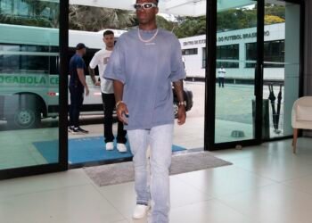 Lula se manifesta após novo ataque racista contra Vini Jr.