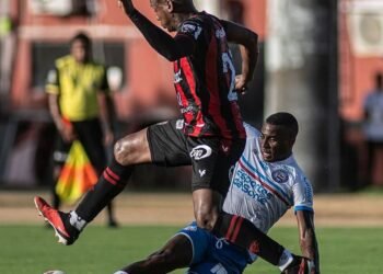 Vitória faz 3 a 2 de virada sobre Bahia em 1º jogo da final do Baianão