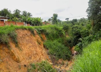 Prefeitura anuncia pacote de ações e obras para o moradores atingidos em buracão em Menino Jesus – Prefeitura Municipal de Candeias.