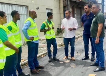 Prefeitura de Simões Filho promove ação de conscientização sobre descarte de lixo na Avenida ACM – Prefeitura de Simões Filho