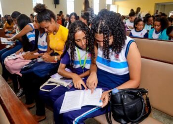 Plataforma árvore de livros é lançada e professores comemoram interesse de alunos pela leitura – Prefeitura Municipal de Candeias.
